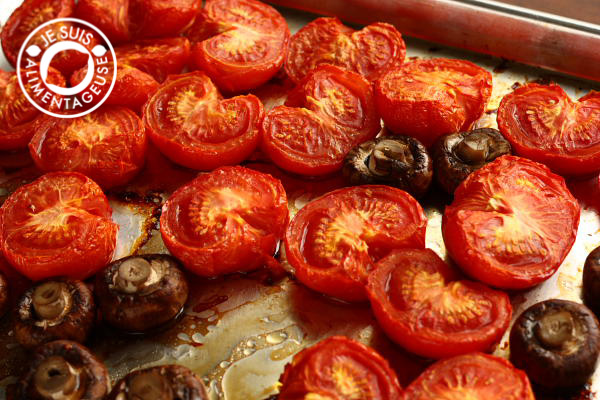 Roasted Tomato and Mushroom Soup from alimentageuse.com #appetizers #starters #soup