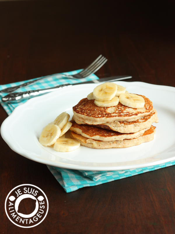 Whole Wheat Banana Pancakes | alimentageuse.com #breakfast #vegan #healthy