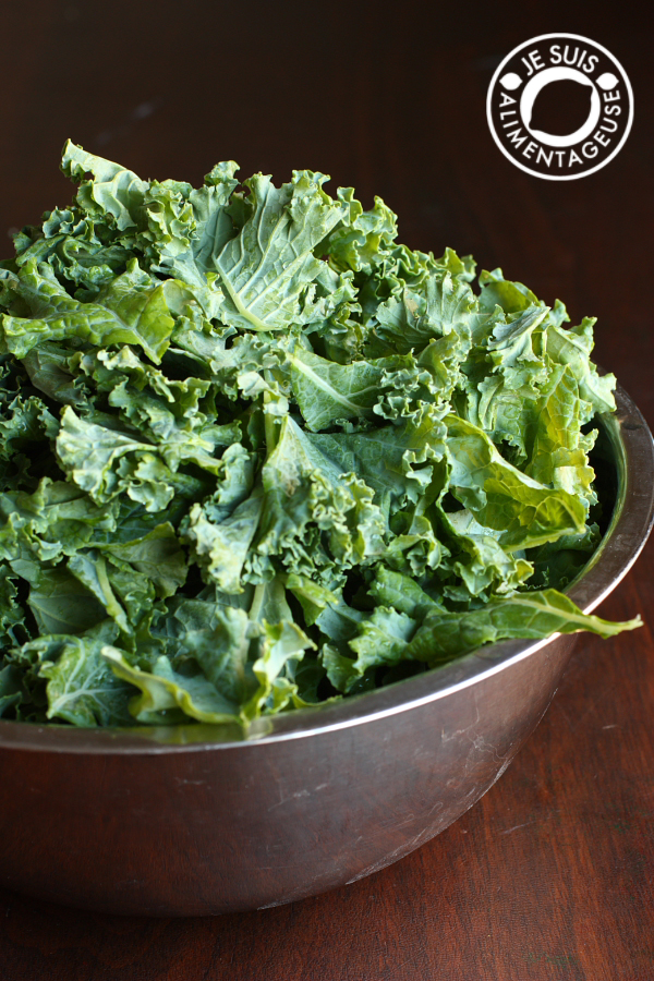 Turn tough, leathery kale into supple, bright, massaged kale salad! | alimentageuse.com | #kale #salad #vegan