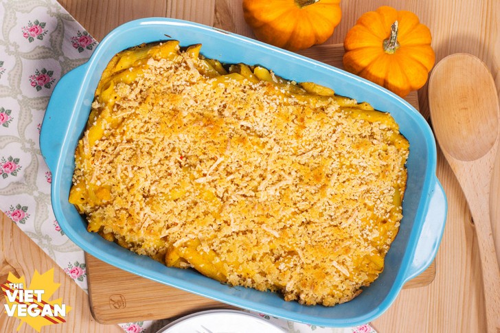 Vegan Butternut Squash Mac and Cheese with Panko Crumb Crust | The Viet Vegan | Creamy, fall-spiced and comforting <3