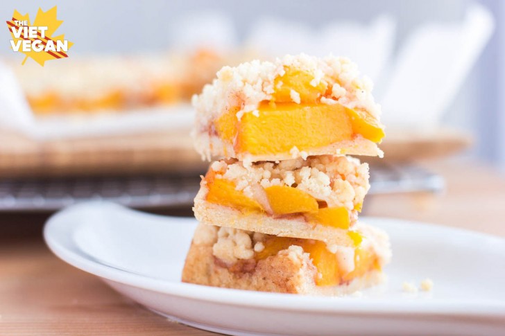 Extra Peachy Peach Crumb Bars | The Viet Vegan |