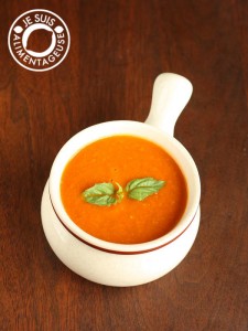Roasted Tomato and Mushroom Soup from alimentageuse.com #appetizers #starters #soup