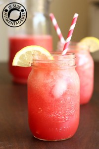 Watermelon Agua Fresca - A perfect drink for a hot, summer day | alimentageuse.com #drinks #beverages #fruit #vegan
