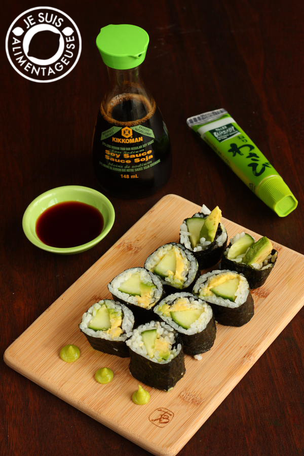 Avocado Cucumber Sushi - How to make sushi step-by-step at home! | alimentageuse.com #appetizers #vegan #avocado #sushi