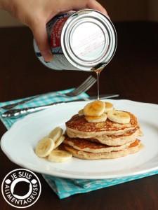 Whole Wheat Banana Pancakes | alimentageuse.com #breakfast #vegan #healthy
