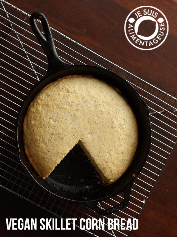 Vegan Skillet Cornbread | alimentageuse.com #cornbread #bread #cornmeal #polenta