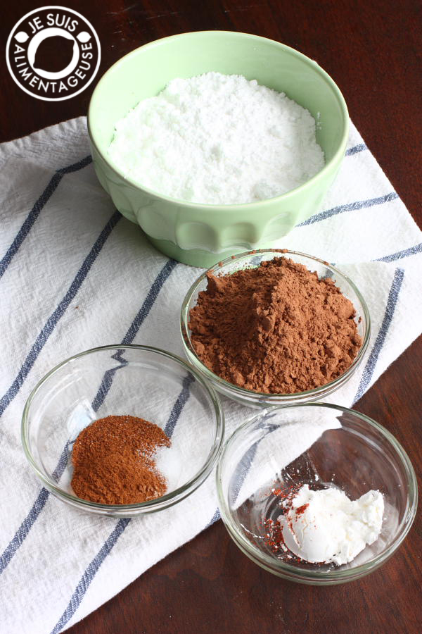 Spiced Hot Chocolate Mix | alimentageuse.com #hotchocolate #chocolate #fall #gift #DIY