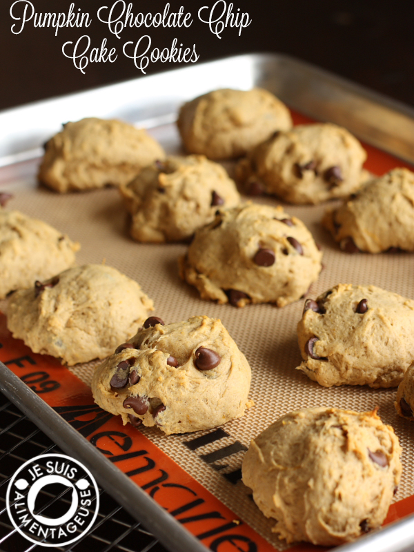 Pumpkin Chocolate Chip Cake Cookies | alimentageuse.com #pumpkin #cookies #holidays