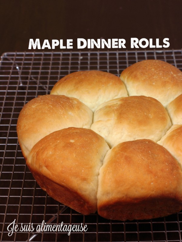 Vegan Maple Dinner Rolls - Soft, fluffy and filling rolls with a hint of maple flavour | alimentageuse.com #vegan #bread #maple