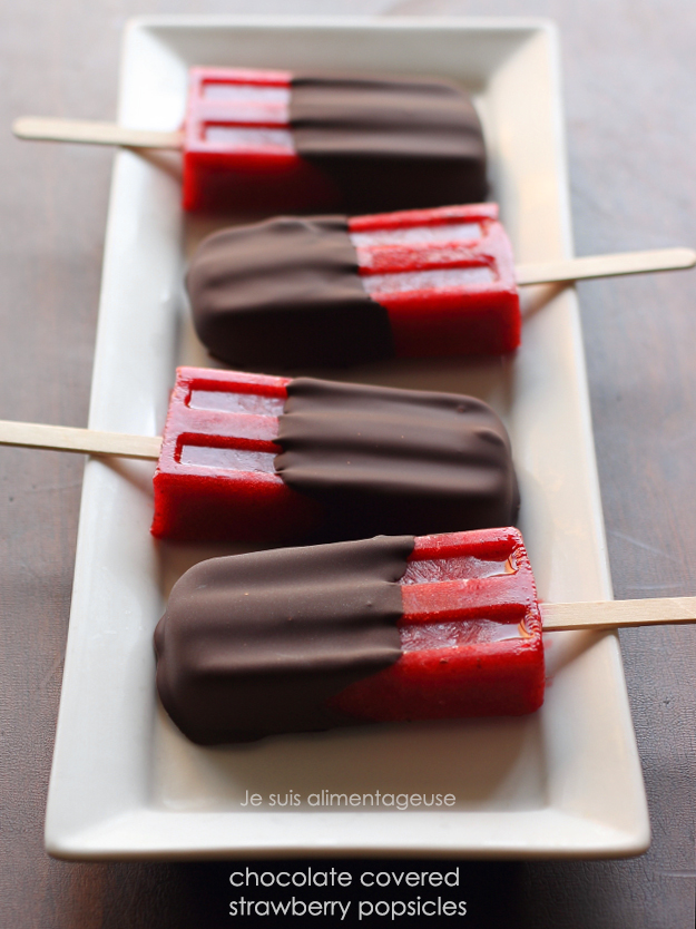 Chocolate Covered Strawberry Popsicles | Je suis alimentageuse | #vegan #summer #popsicles #strawberries