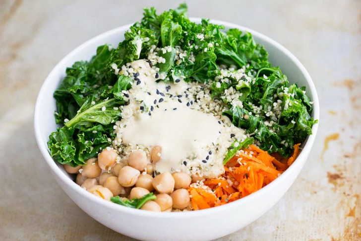 Vegan Iron-Rich Kale Tahini Rice Bowl | The Viet Vegan | Great for a simple, filling meal, but AWESOME for when it's shark week >_>