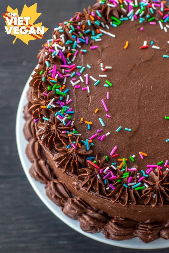 dark chocolate, lavender and bergamot cake with caramelized white chocolate  ganache - oh honey bakes