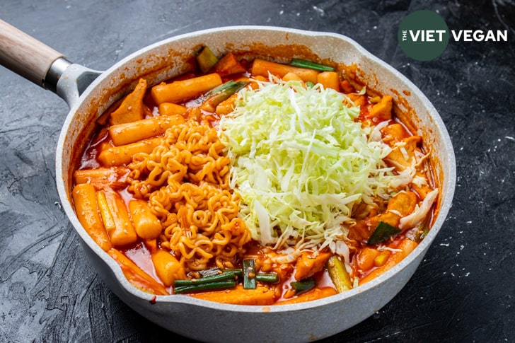 Vegan Cheese Tteokbokki (Cheesy Korean Rice Cakes) - Okonomi Kitchen