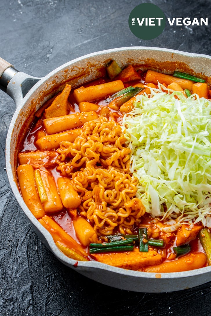 Vegan Rabokki Tteokbokki With Ramyun Spicy Korean Rice Cake The