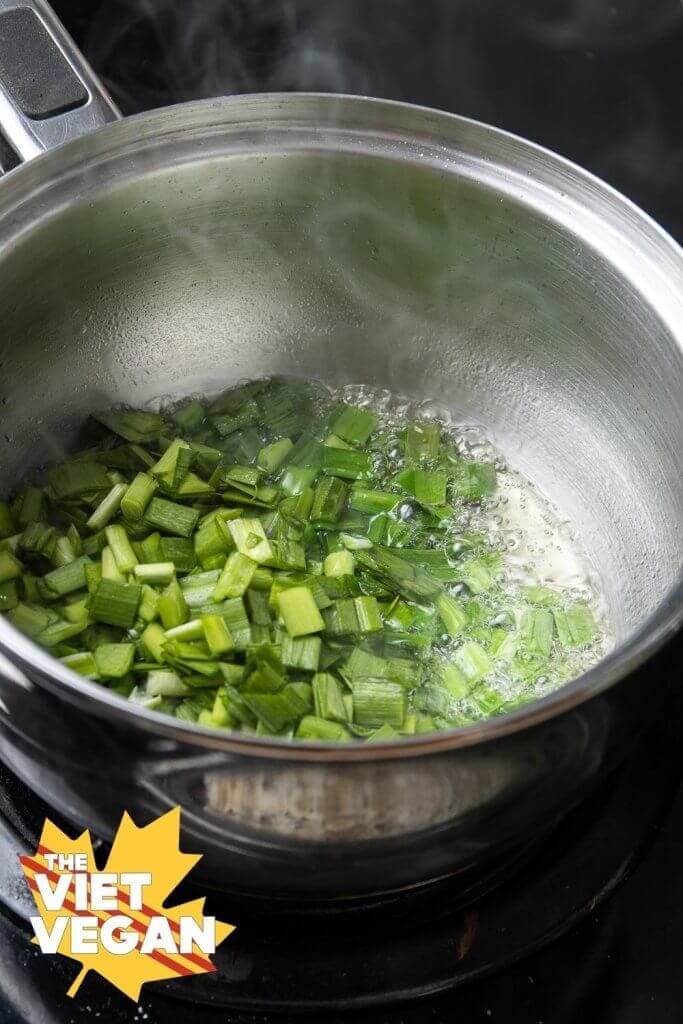 chives/green onions sizzling in oil