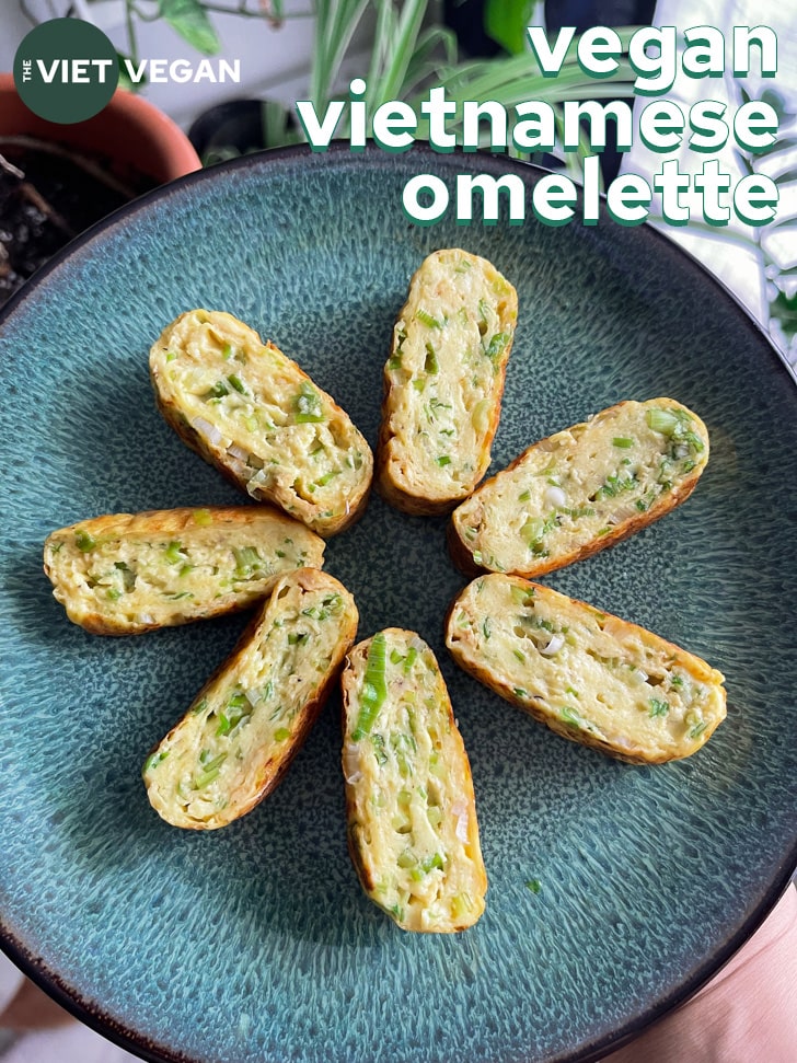 Seven pieces of Vietnamese vegan omelette in a star on a green plate