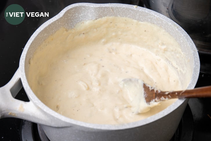 vegan alfredo sauce in pot