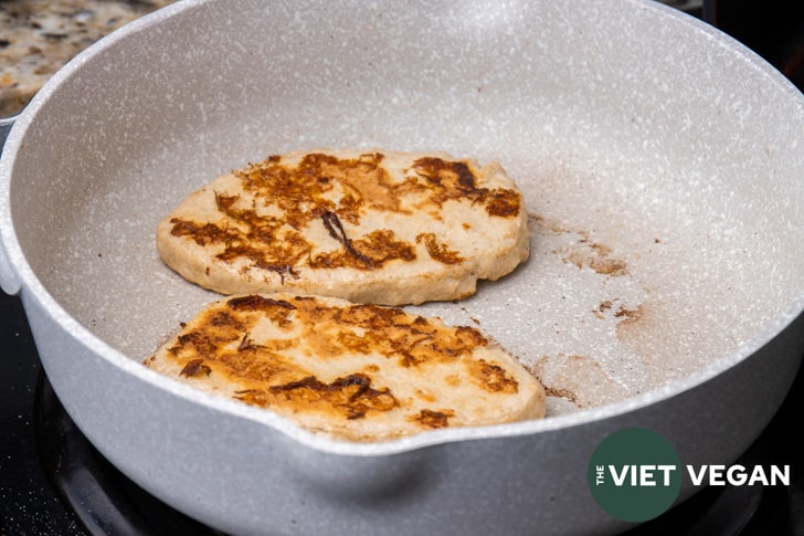 vegan chicken scallopini in a pan
