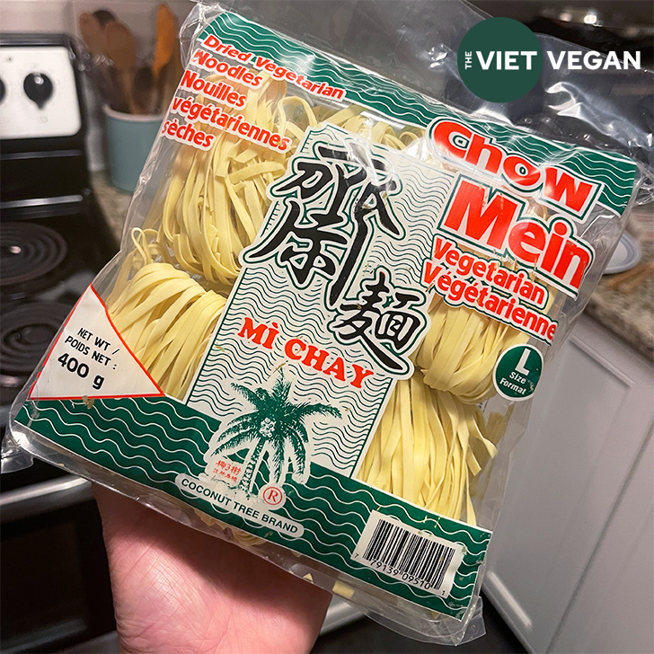 Vegan chow mein noodle package